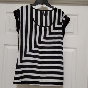 ❣️Maurices Women's Black & White top